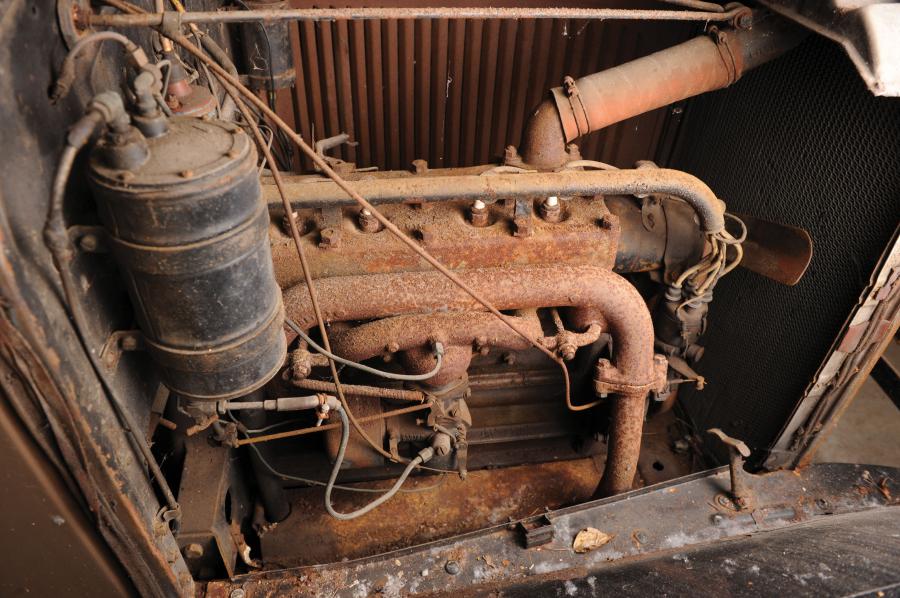  Plymouth Model U 2-Door Sedan 1930 года  (фото 6 из 7)